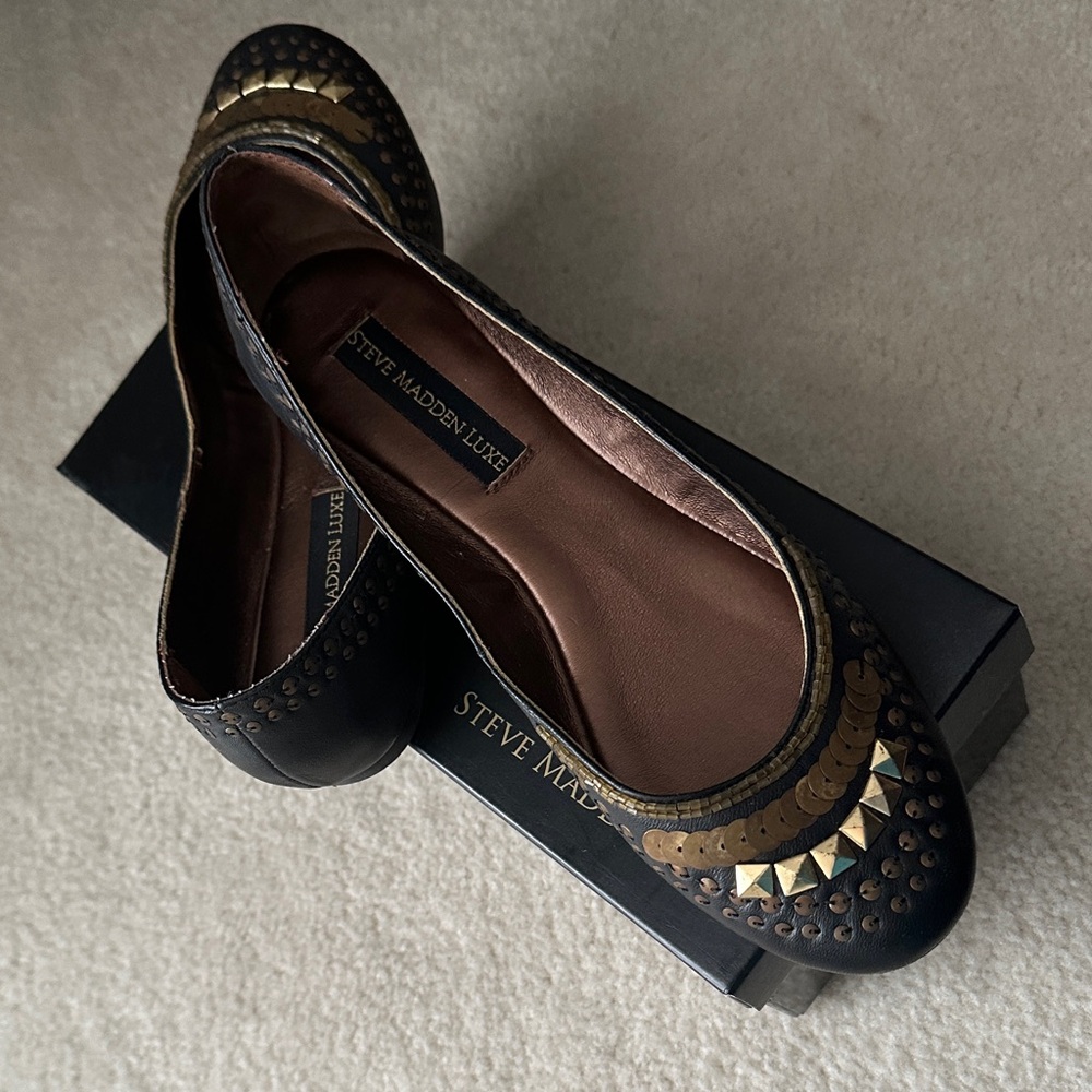 NWT Steve Madden Luxe Black ballet Flats with Gold Accents, 8.5 New in Box